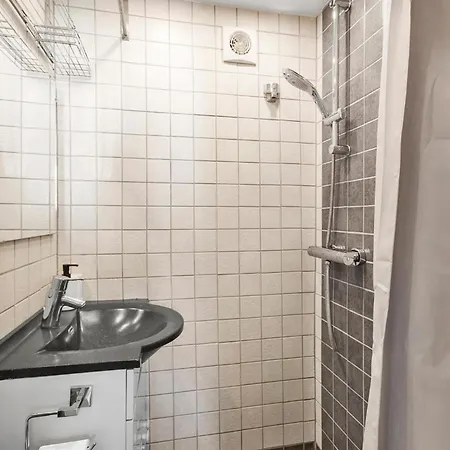 1 Bedroom Lovely In * אסנס